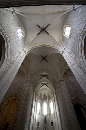 Bóvedas del crucero y nave central de la iglesia de Cardeña